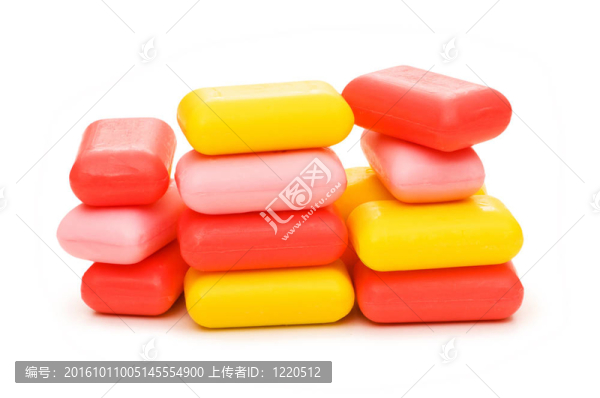 隔離在白色上的肥皂堆