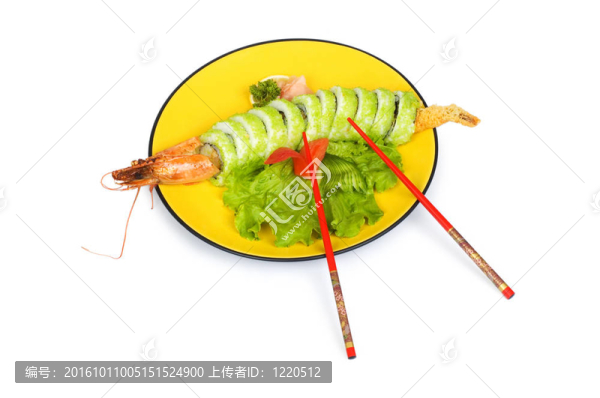 白色背景上的壽司和螃蟹