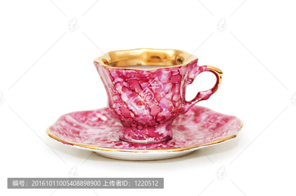 白色背景上的一杯茶