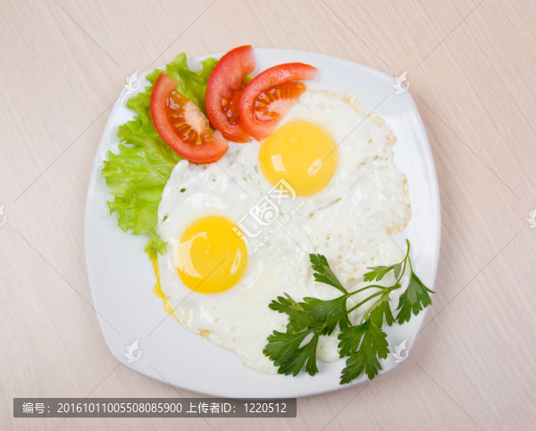 美味雞蛋與蔬菜接近