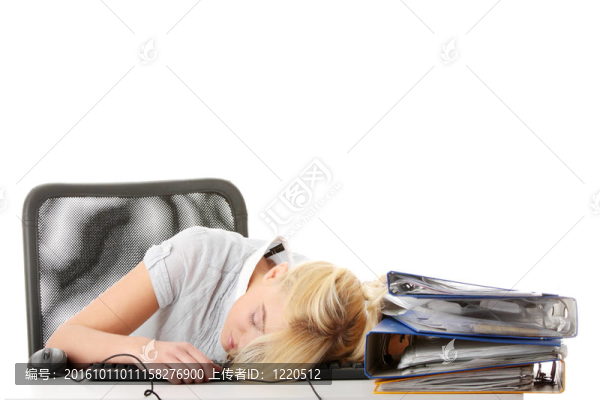 年輕的女人睡在kaybord