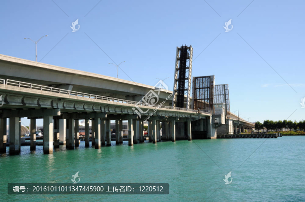 在比斯坎灣開啟橋；邁阿密，佛羅里達(dá)州