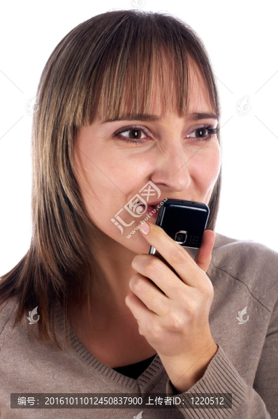 年輕女性手機與白色隔離
