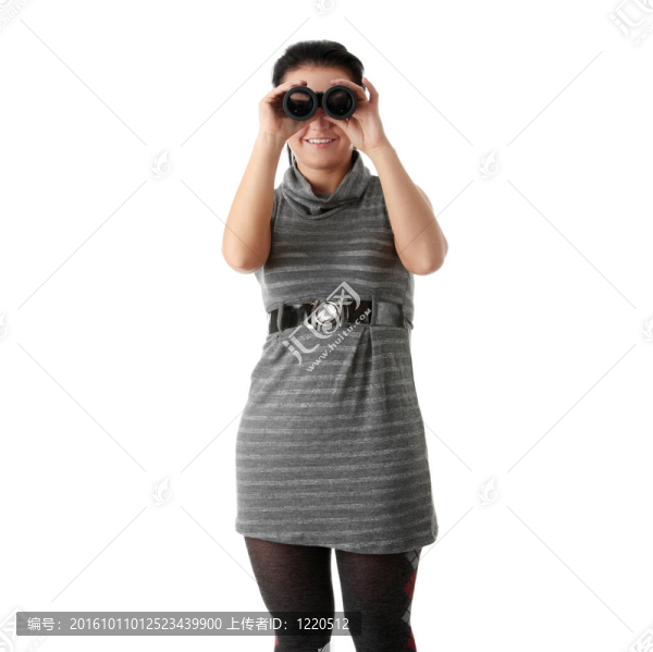 女人用雙筒望遠(yuǎn)鏡