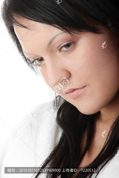 浴缸里的年輕女人