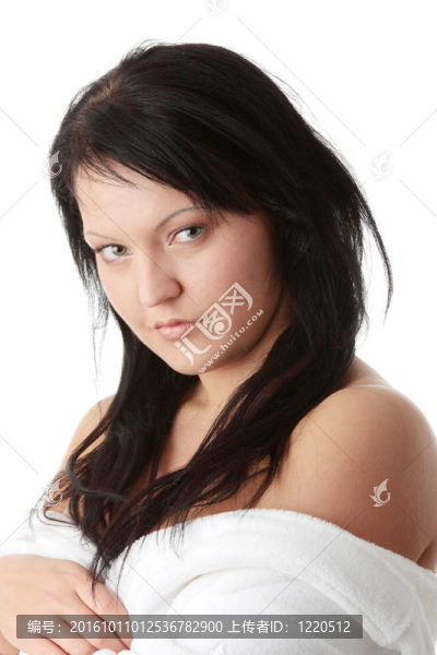 浴缸里的年輕女人