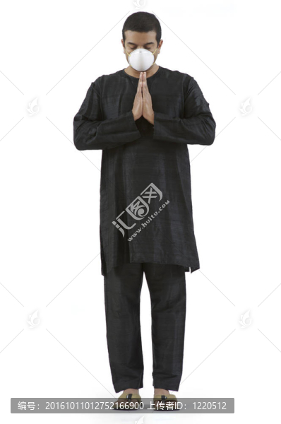 印度男子用面具問(wèn)候