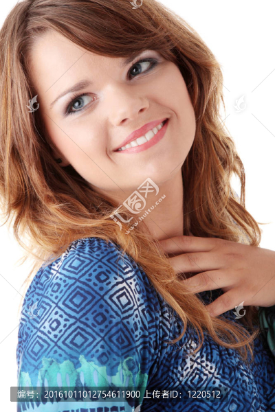 穿藍色衣服的少女