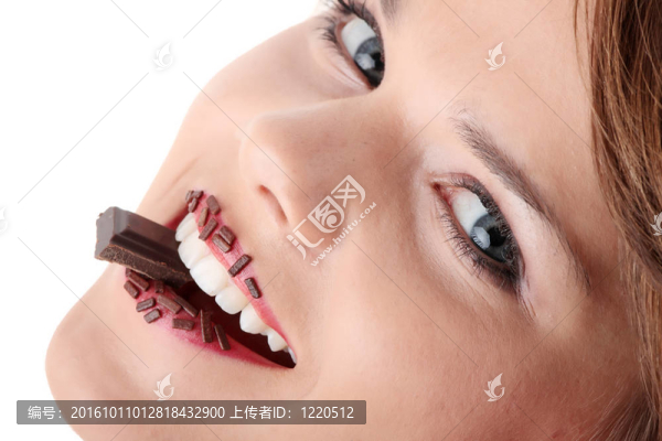 少女吃巧克力