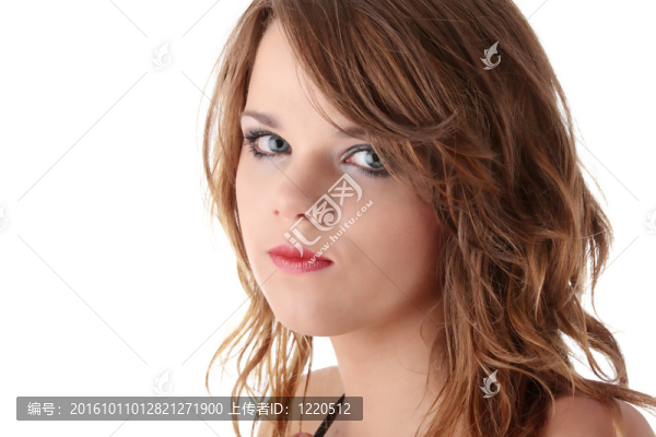 悲傷的少女，她的眼睛里有淚水