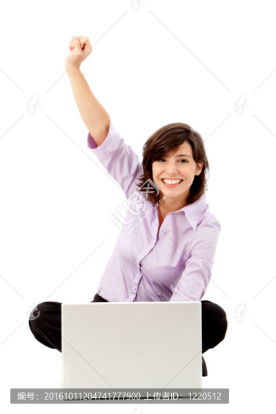 激動的女人用電腦