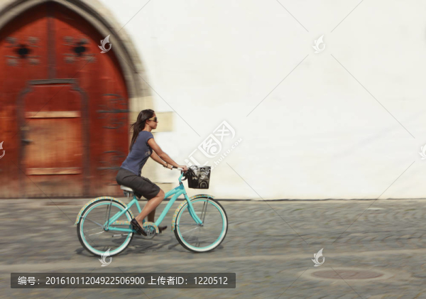 城市騎自行車
