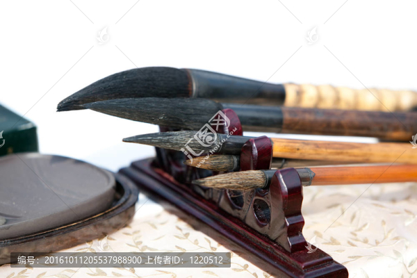 中國(guó)的毛筆和硯臺(tái)