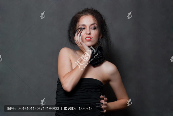 黑指甲女巫