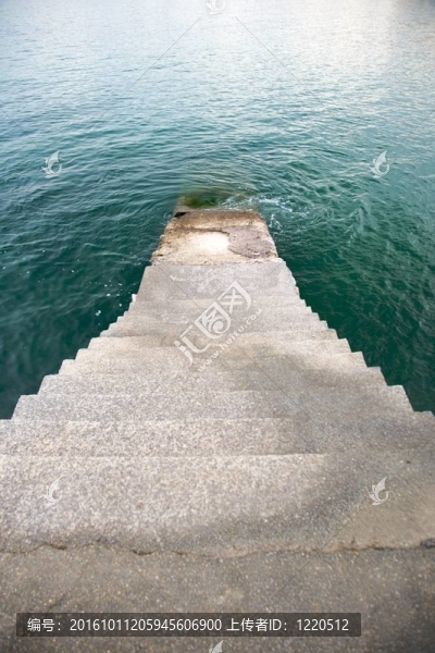 向海的樓梯