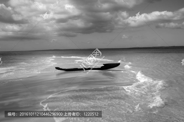 海灘上的老漁夫