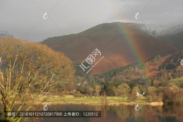 在英語(yǔ)distrtct湖湖的彩虹