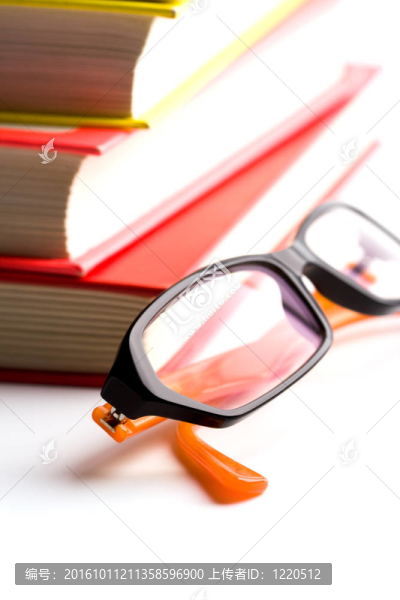 書和眼鏡