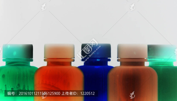 五顏六色的液體垃圾瓶