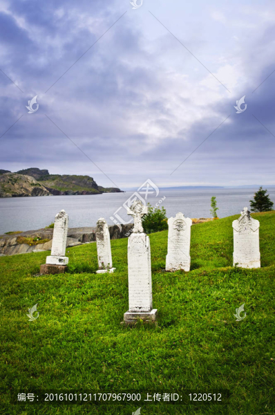 在紐芬蘭島附近的Atlantic海岸的墓碑