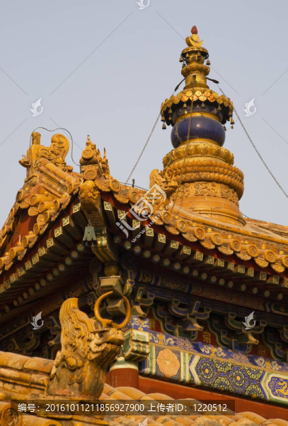 雍和宮佛教寺院尖塔屋頂人物北京中國