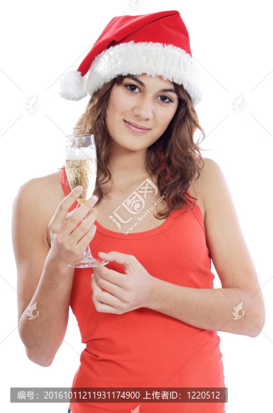 女孩拿著一杯香檳