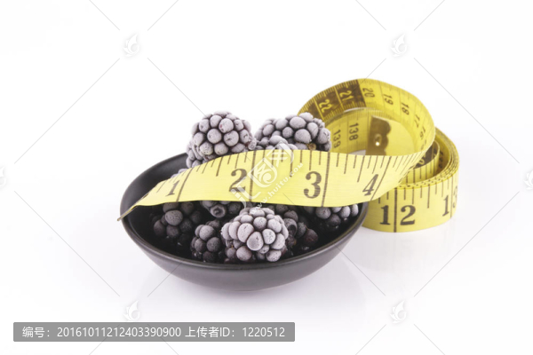 用卷尺一盤冷凍黑莓