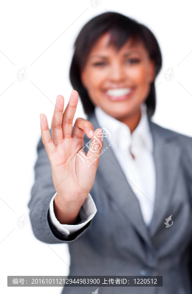 成功的商人顯示OK的手勢