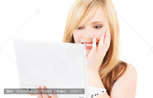 少女與筆記本電腦