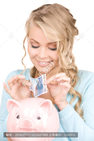 可愛的女人與儲蓄罐和錢