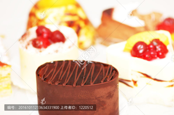 桌上甜點(diǎn)和茶的選擇