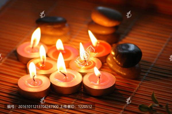 芳香蠟燭和卵石溫泉會議