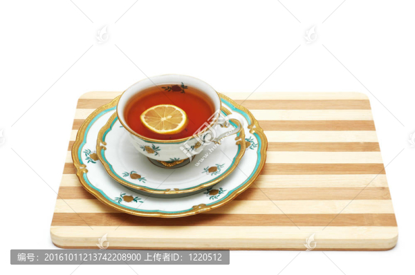 一杯檸檬隔離的白茶