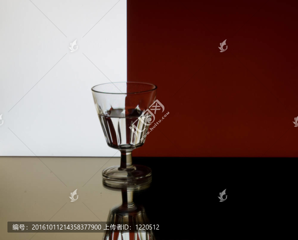 酒玻璃折射圖案