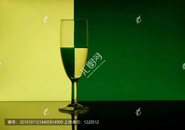 酒玻璃折射圖案