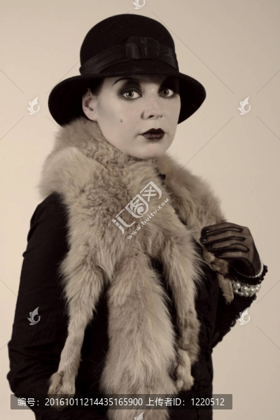 一個(gè)年輕女人的復(fù)古風(fēng)格的畫像