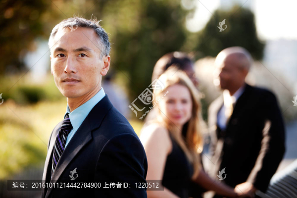 嚴(yán)肅的生意人