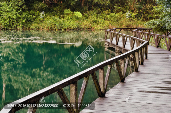 湖和走道