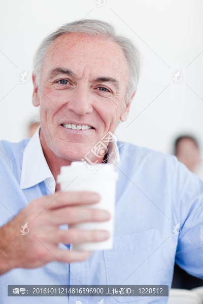 高級商人喝一杯茶