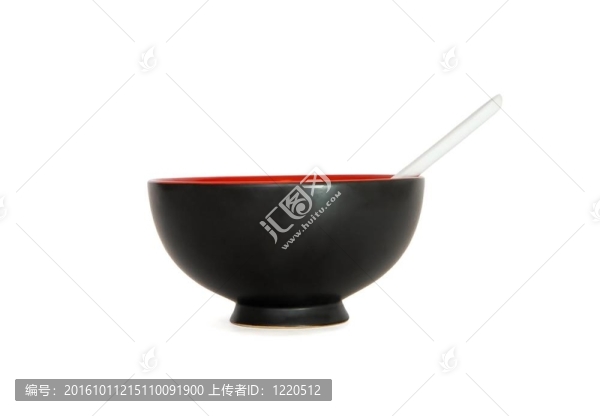 黑色日本碗與白色勺子側(cè)視圖隔離