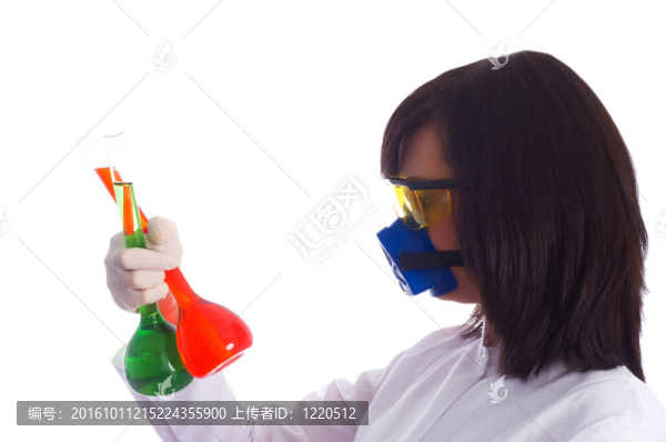 在實(shí)驗(yàn)室里用白色化學(xué)管的女人