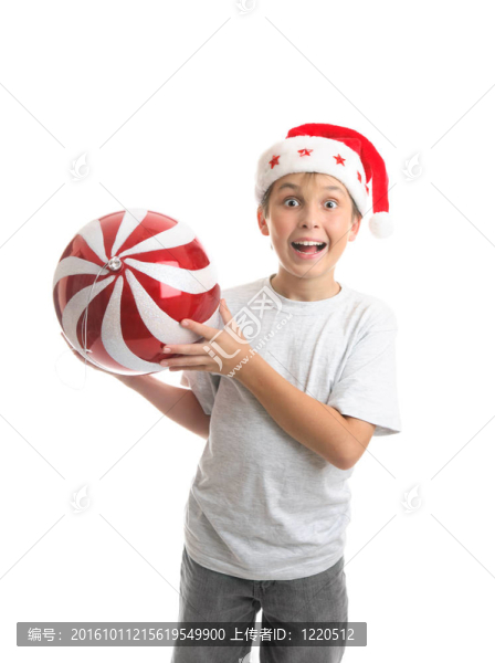 孩子男孩拿著圣誕玩具裝飾