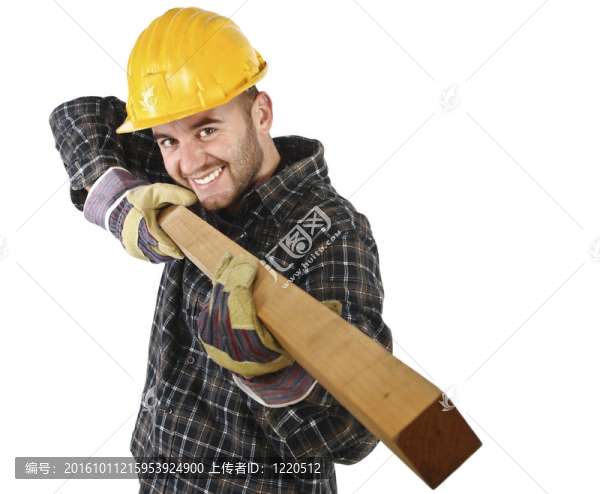 年輕的木匠在工作中很有樂趣