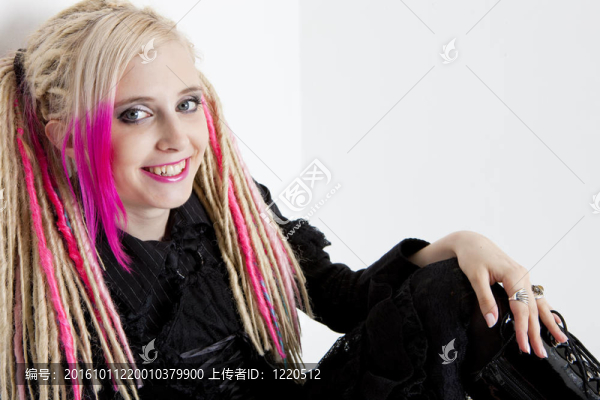用辮子的年輕女子的肖像