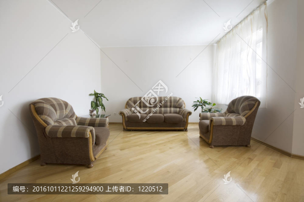 現(xiàn)代豪華室內(nèi)大廳的沙發(fā)和chaisr
