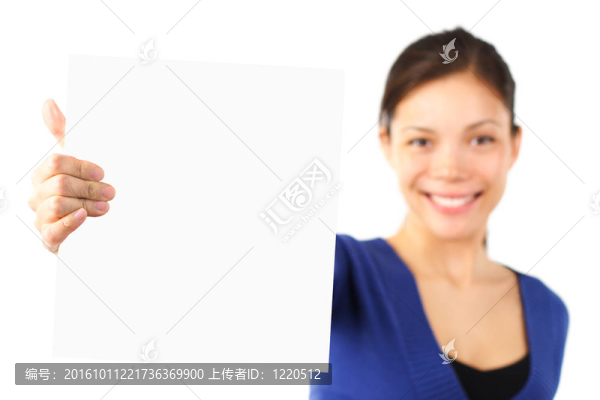 女子拿著標(biāo)語(yǔ)牌