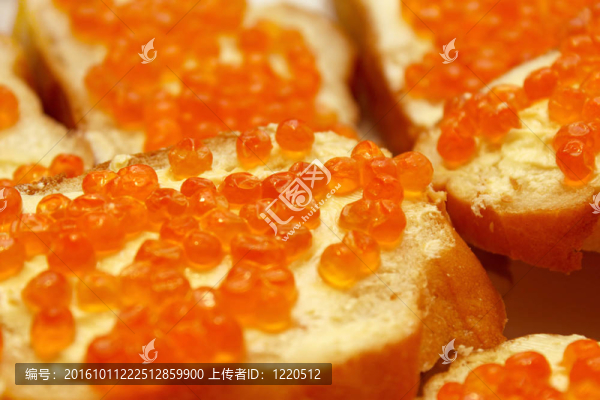 紅魚子醬三明治