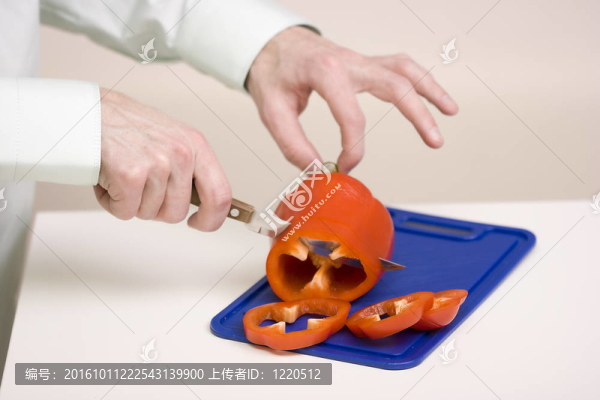 那個人切了甜胡椒