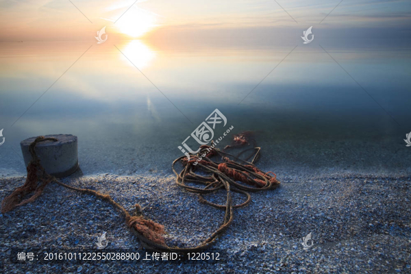 在荷蘭的海灘上的寧?kù)o的日落