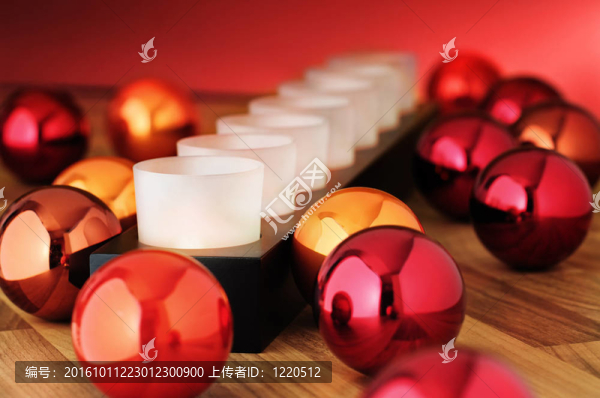 彩色碗和燭臺(tái)-水平
